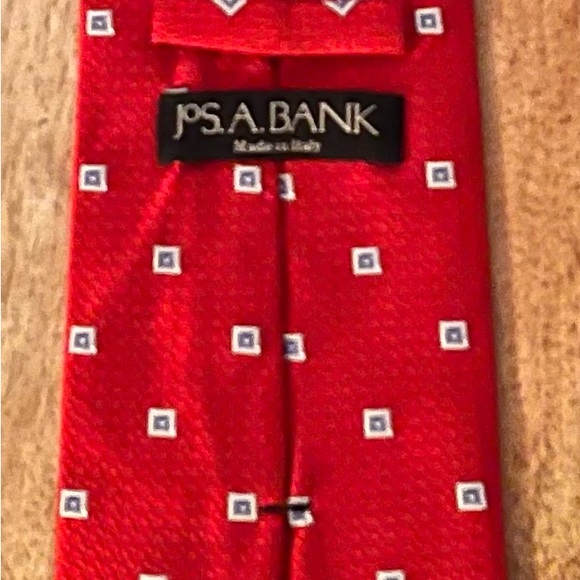 JOS A. BANK MEN’S RED, WHITE, & LIGHT BLUE 100% SILK NECKTIE/PRE-OWNED/DYNAMIC!! - Picture 2 of 2